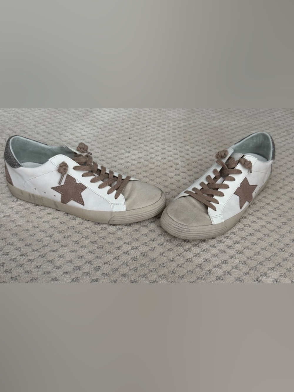 ShuShop Pilar White and Brown Star Accent Sneakers